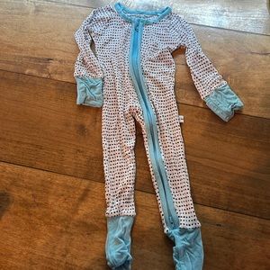 little sleepies 0-3 months footie jammie’s